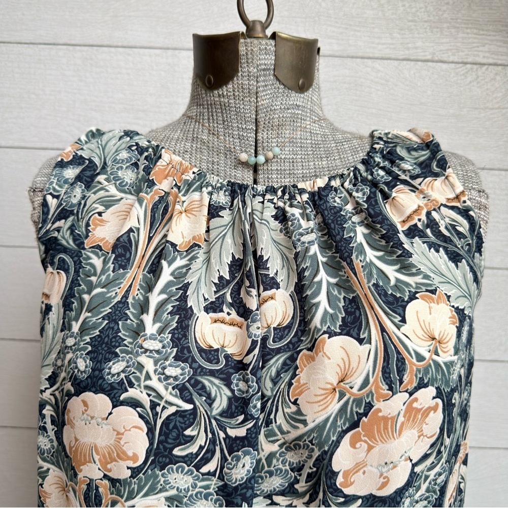 LOFT Floral Sleeveless Blouse Small Blue Green Peach Easy Fit Relaxed Summer Top - Picture 4 of 9